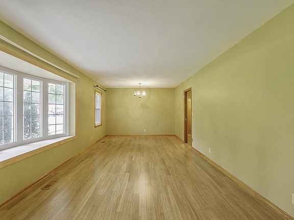 5th image of 715 Lolita Dr