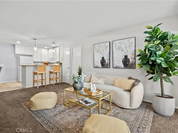 18808 Mandan St APT 303, Santa Clarita, CA 91351