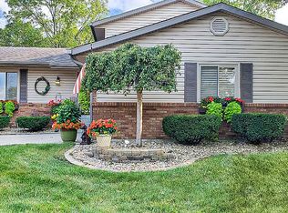 1527 Clover Ln, Schererville, IN 46375