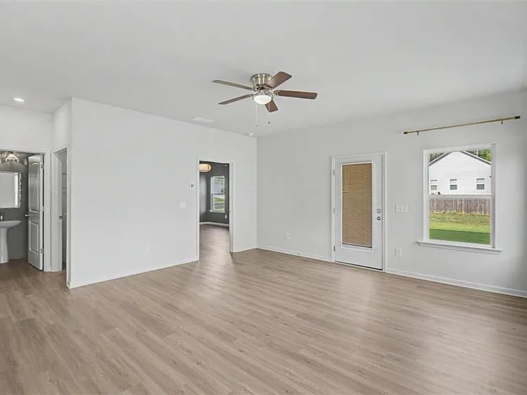 514 Denton Dr — Photo 9