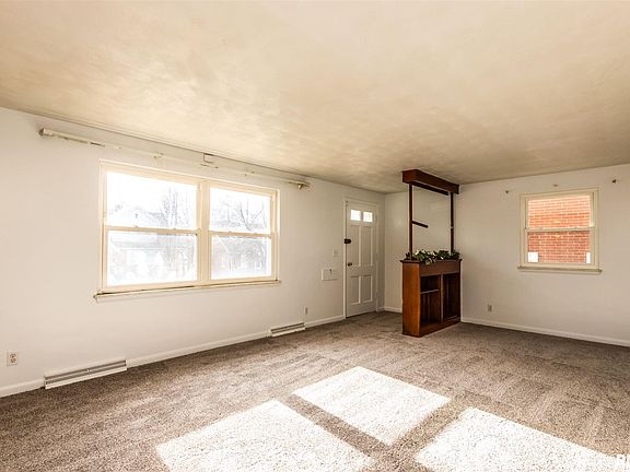5th image of 427 W Doubet Ct