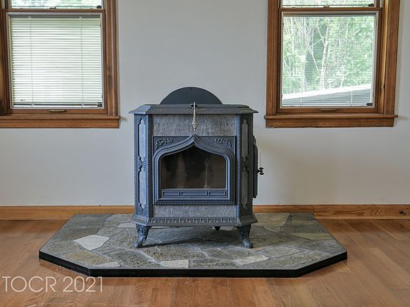 5th image of 27 Gottlieb Dr