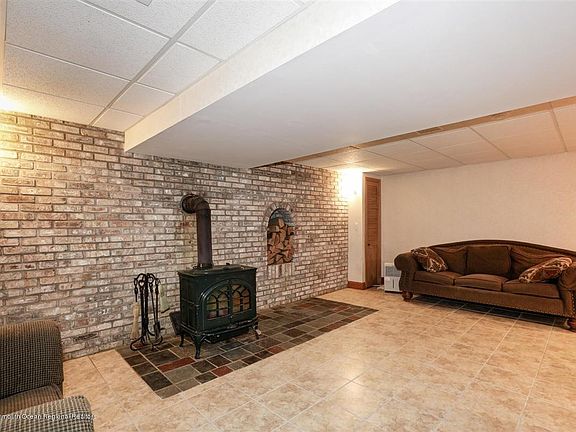 4th image of 102 Melrose Pl