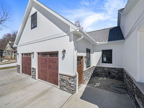3rd image of 9339 E Summerfield Dr