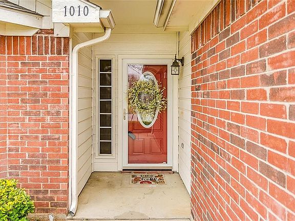 3rd image of 1010 Darren Dr