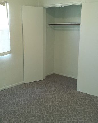 3rd image of 11120 S Figueroa St