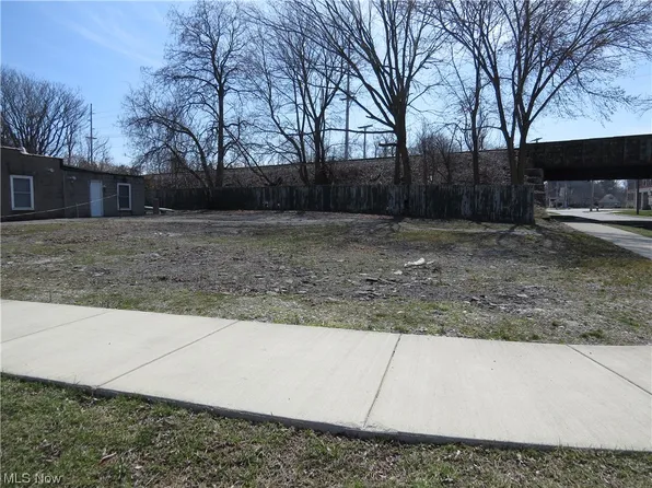 301 Church St, Amherst, OH 44001