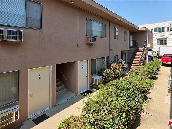 5th image of 10819 Camarillo St