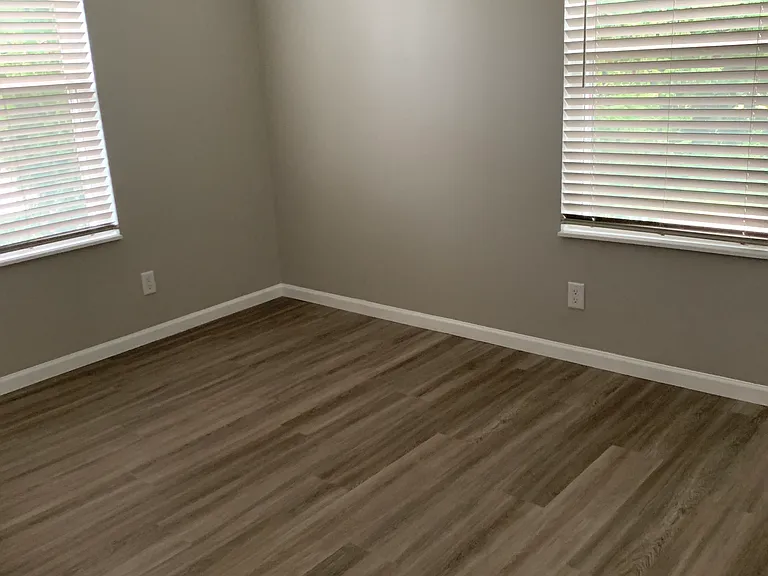 401 Vineyards Ct — Photo 10