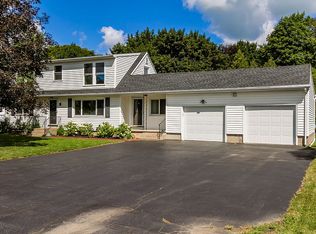 9 Irvington Dr, North Chili, NY 14514