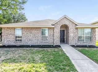 849 Clear Creek Dr, Desoto, TX 75115
