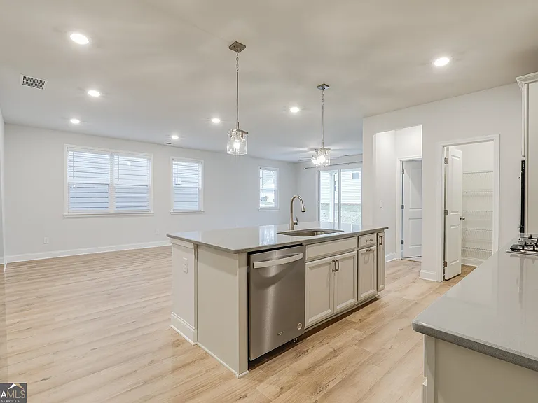 376 Caledonia Ct — Photo 18