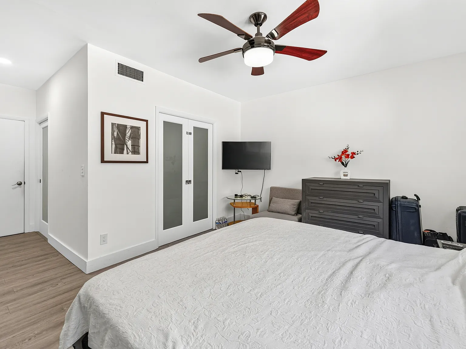 2 bed, 1253 sqft, $3,400 — Photo 3