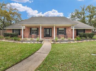 52 Dewberry Ct, Lake Jackson, TX 77566