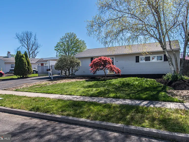 30 Primrose Ln — Photo 2