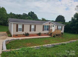 1098 Remington Dr, Conover, NC 28613