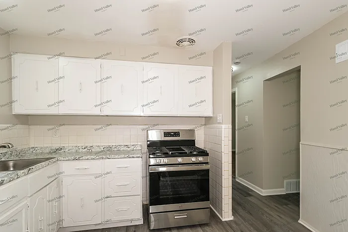 313 Ward Dr — Photo 6
