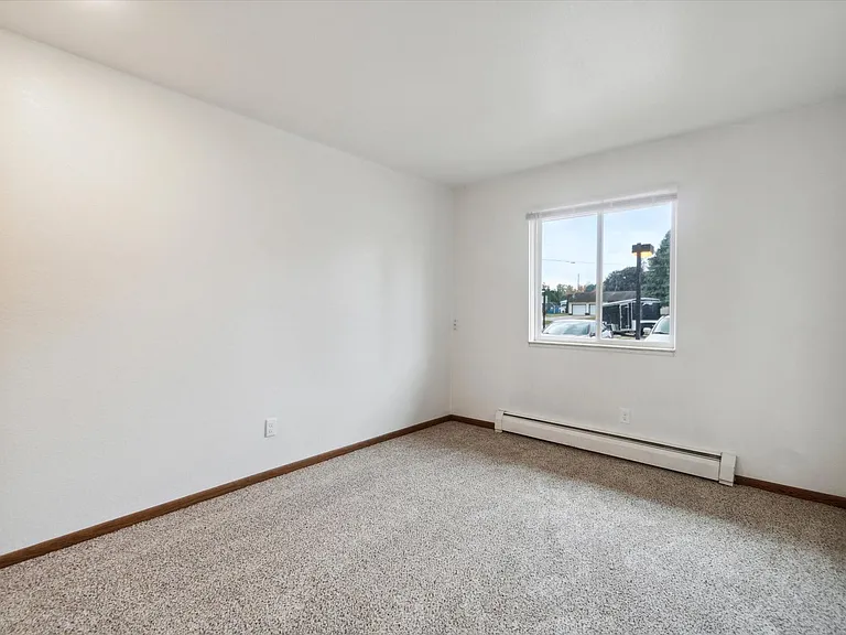 140 W North St — Photo 9