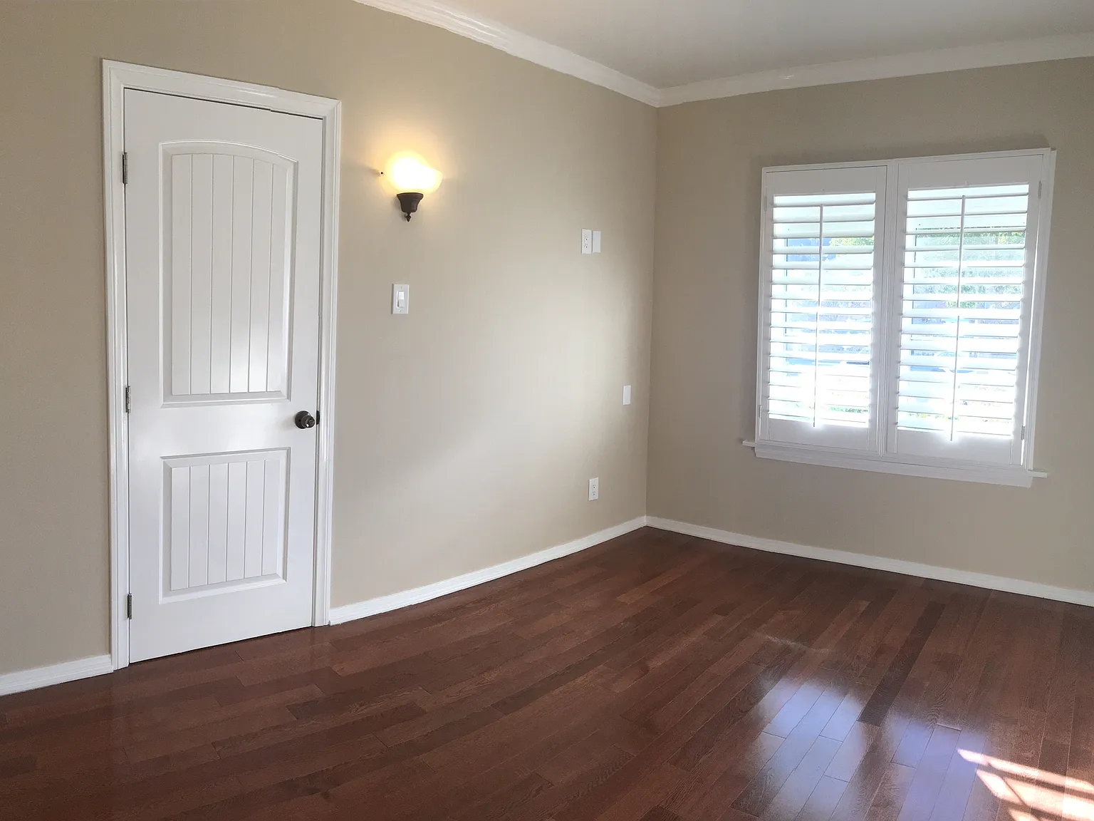 6012 S Harcourt Ave — Photo 1