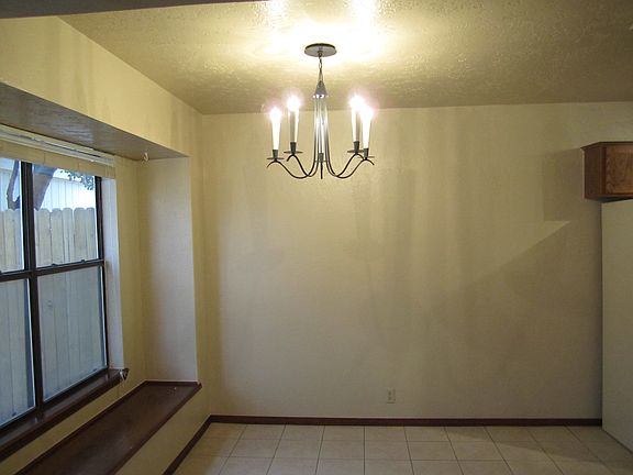 Dining area & box window