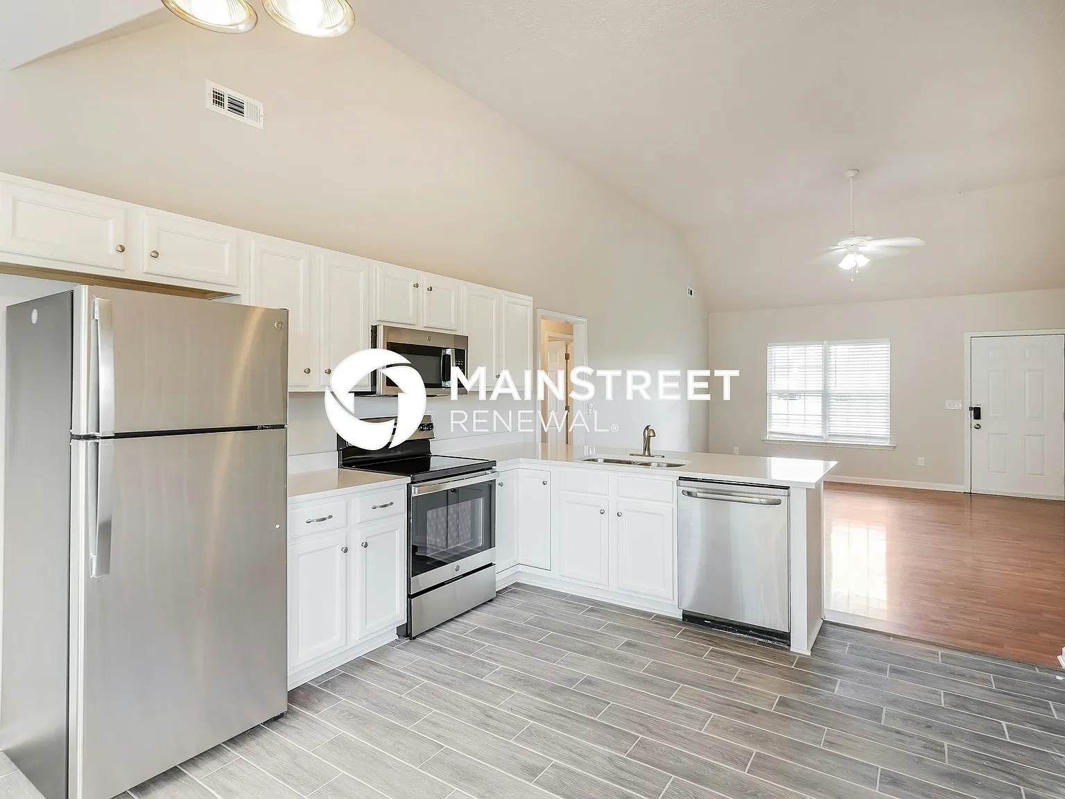 2823 Ridgewood Dr — Photo 4