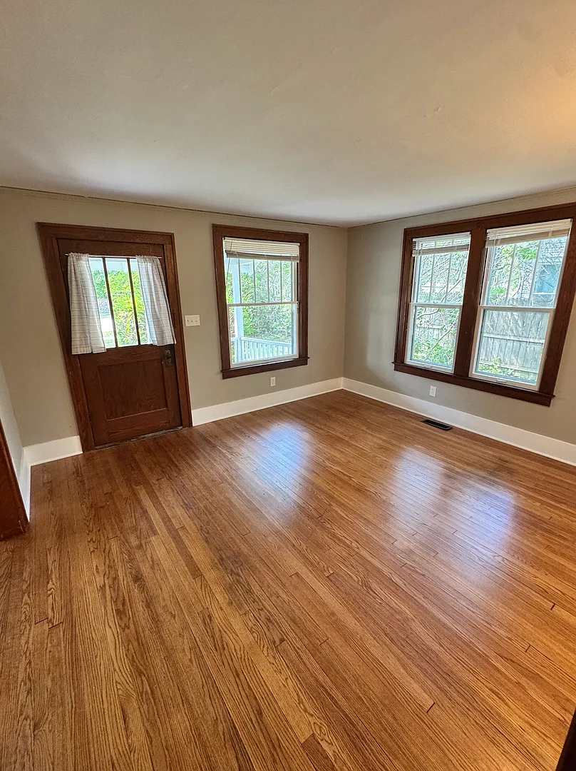 Spacious 4-Bedroom Home with 2 Kitchens | West Ann Arbor — Photo 3