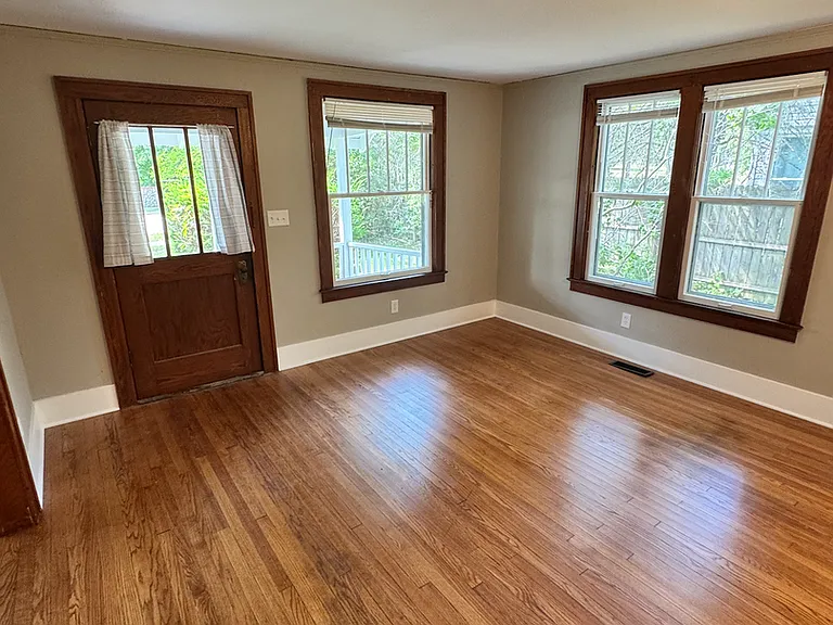 1625 S Maple Rd — Photo 3