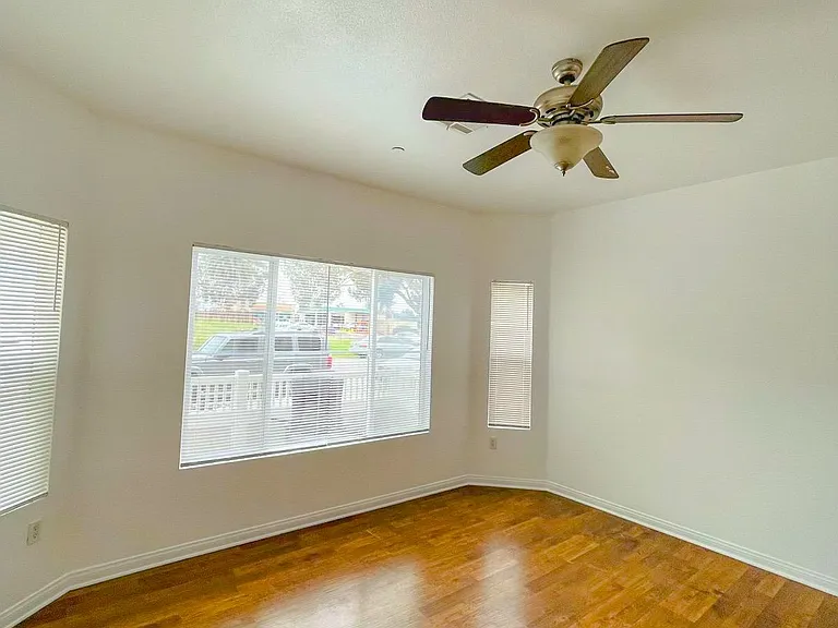 1922 Kelly Ave #2 — Photo 2