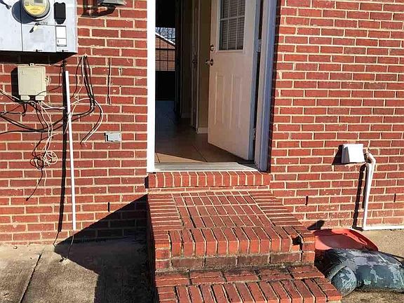 2nd image of 11/17 Vassar Dr