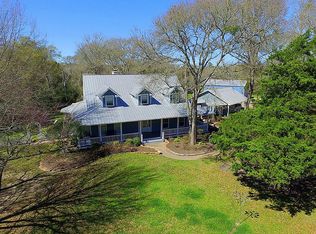 105 Heritage Trl, Bellville, TX 77418