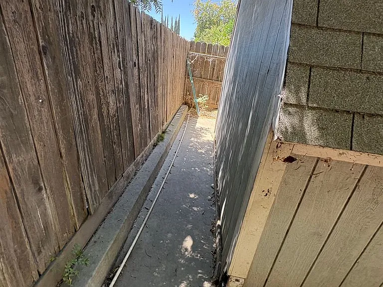 703 W Russell Ave — Photo 53