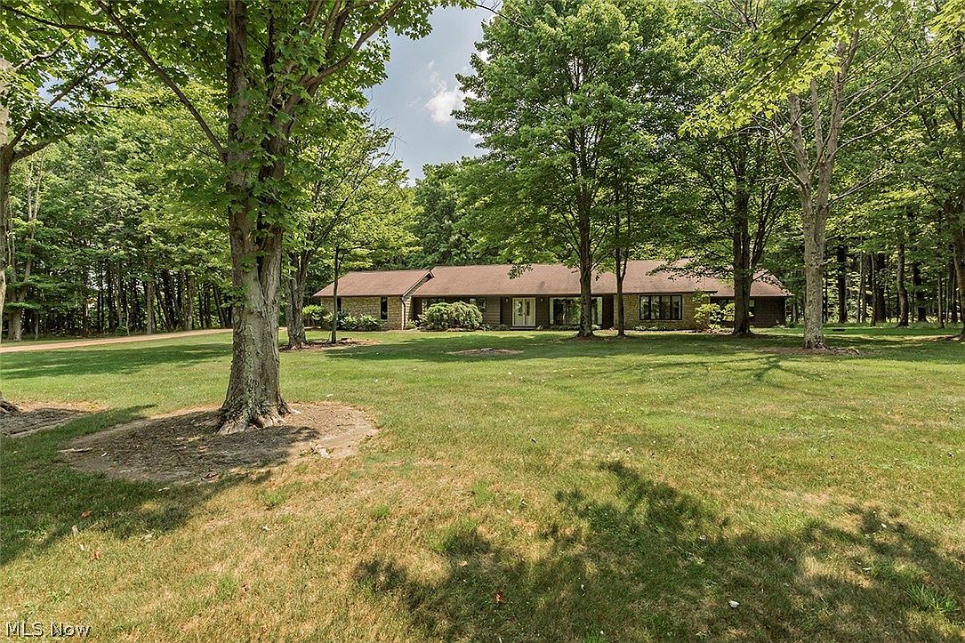 10235 Sawmill Dr, Chardon, OH 44024 Zillow