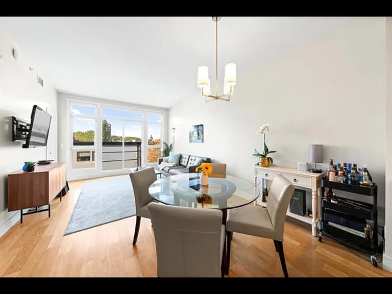 2020 Alma St #305 — Photo 9