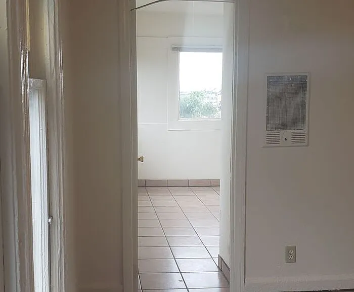 2419 J St #3 — Photo 4