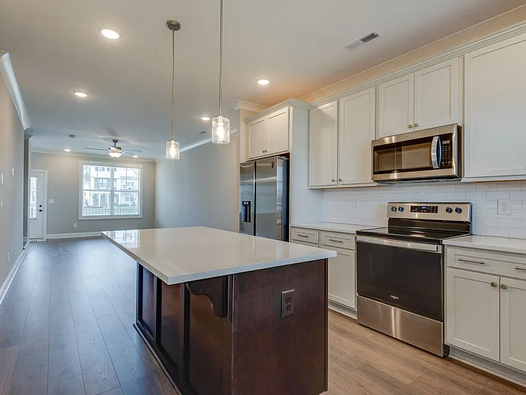 410 Portsdale Dr — Photo 6