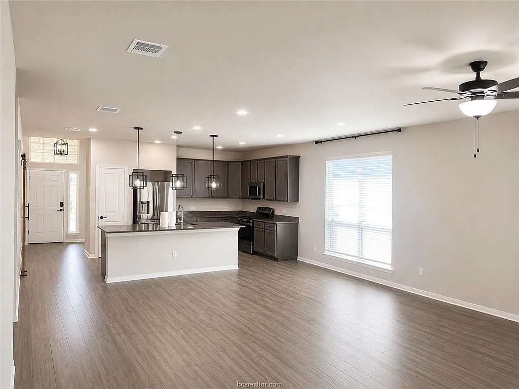 3 bed, 1878 sqft, $2,500 — Photo 4