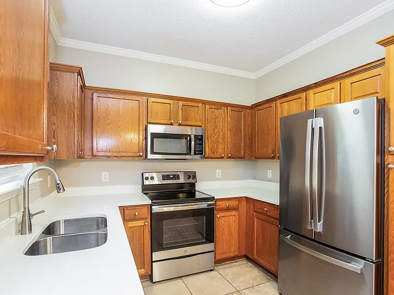 711 Continental Dr — Photo 7
