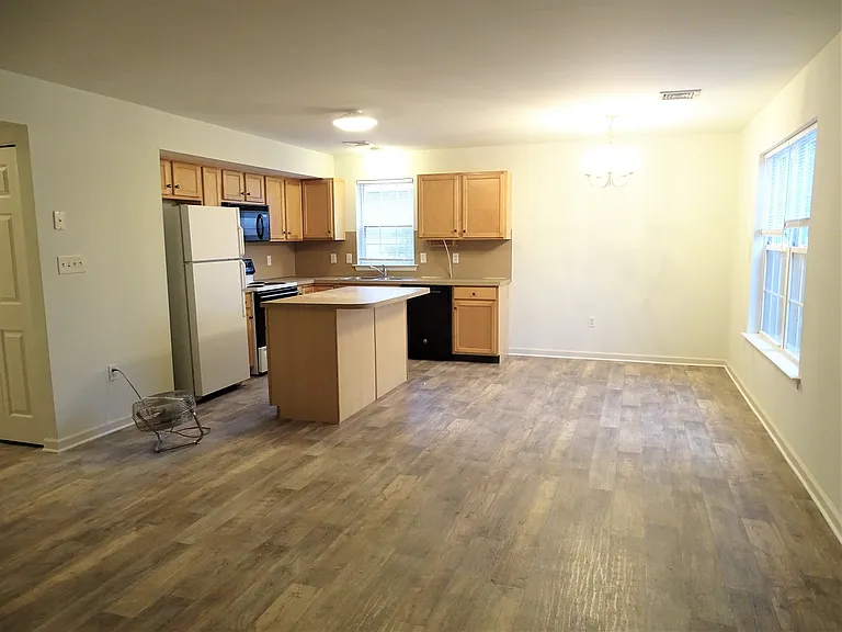 1228 Hammon Ave — Photo 4