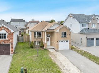 92 Wesley Ave, Wasaga Beach, ON L9Z0B9