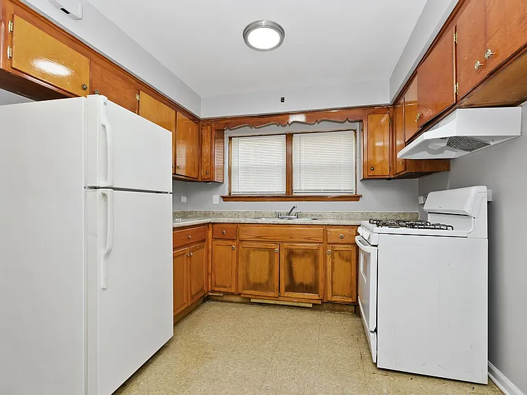 2320 W Garfield Blvd — Photo 8