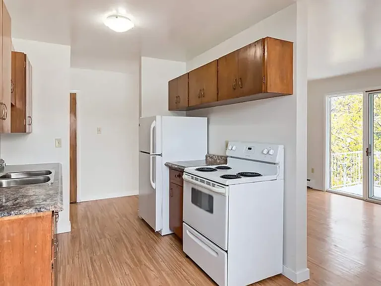 535 Belfast St SE — Photo 6