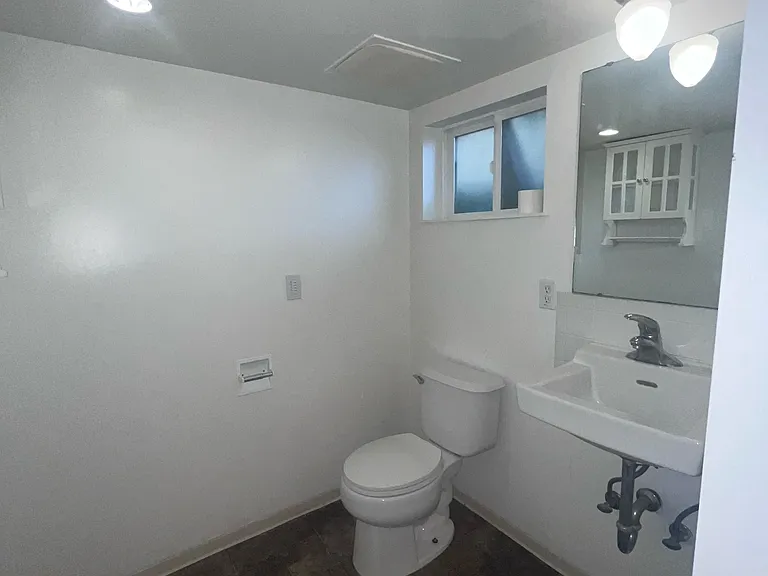 410 NE Colorado St — Photo 4
