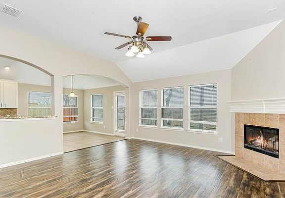 4th image of 706 Fannin Ln