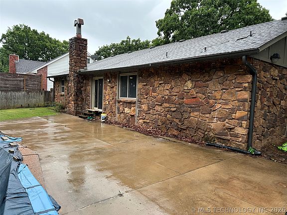 4th image of 3205 S Bermuda Ave