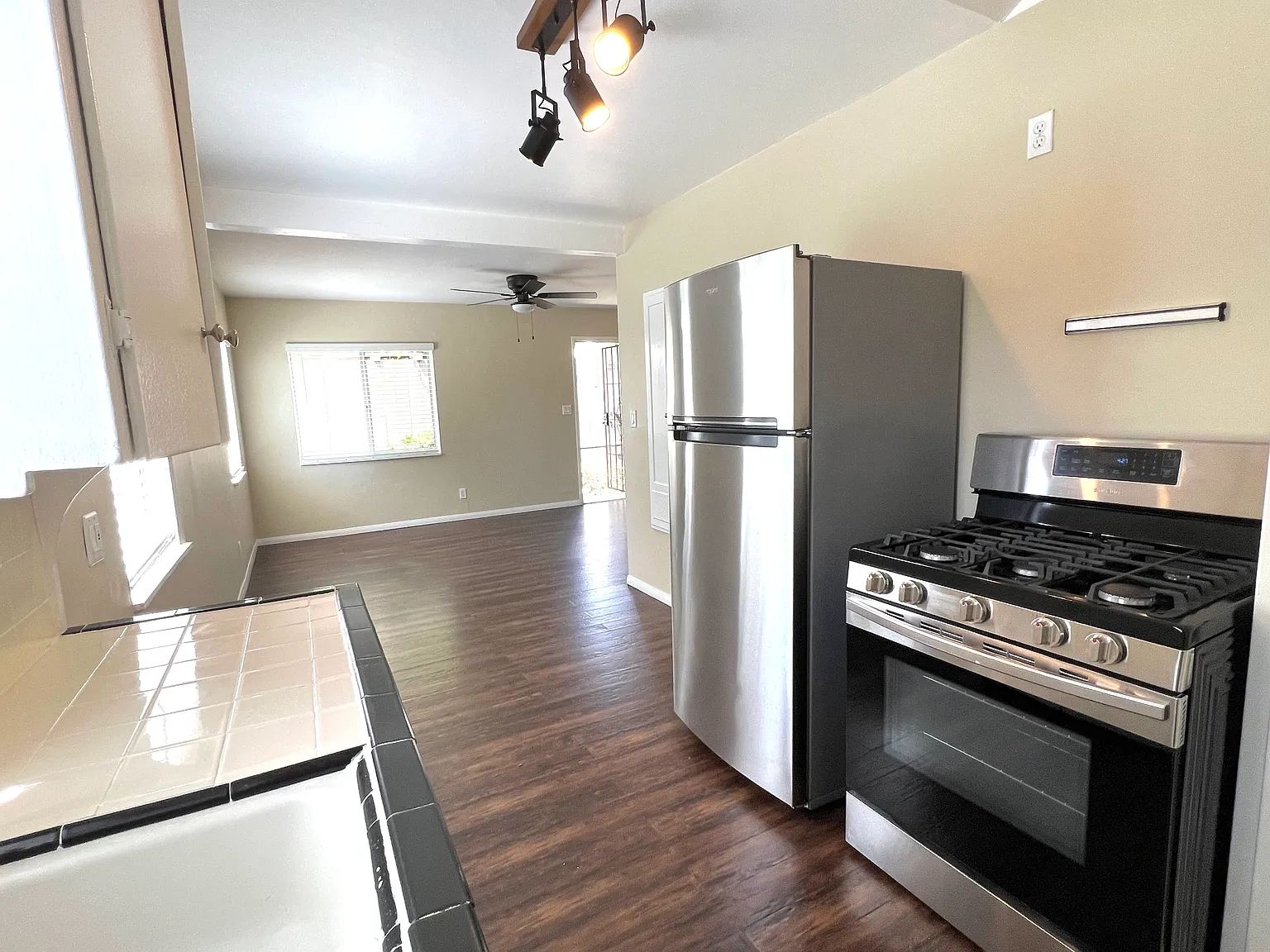 5081 Long Branch Ave — Photo 1