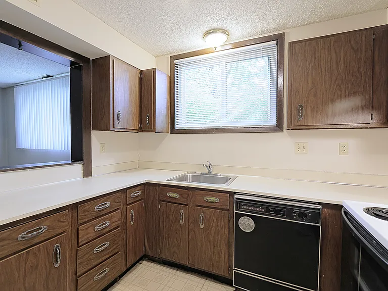 1149 E St #15 — Photo 6