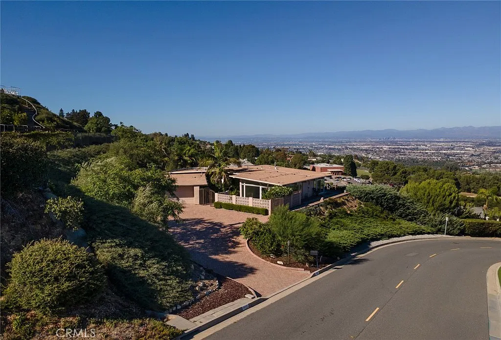 4 bed, 2.5 bath, 2256 sqft, $9,000 — Photo 1