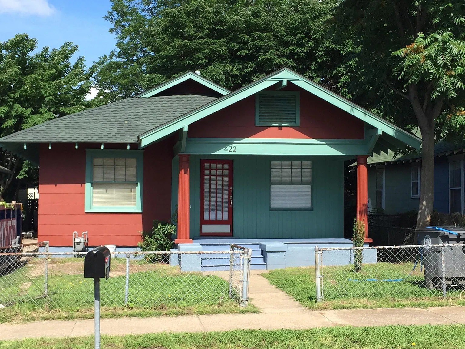 422 S Victor Ave — Photo 3