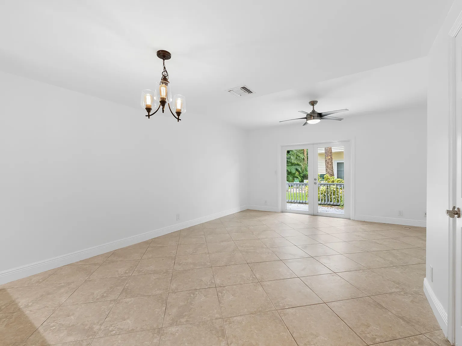 2 bed, 1.5 bath, 1060 sqft, $2,850 — Photo 2