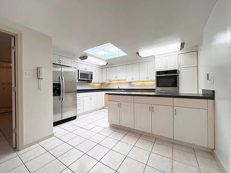 The Envoy Apartments — Photo 17